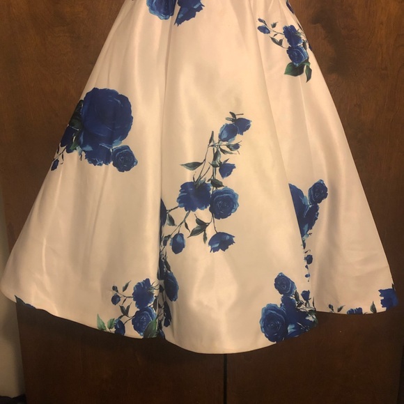 Homecoming dress w/ pockets - Picture 3 of 4